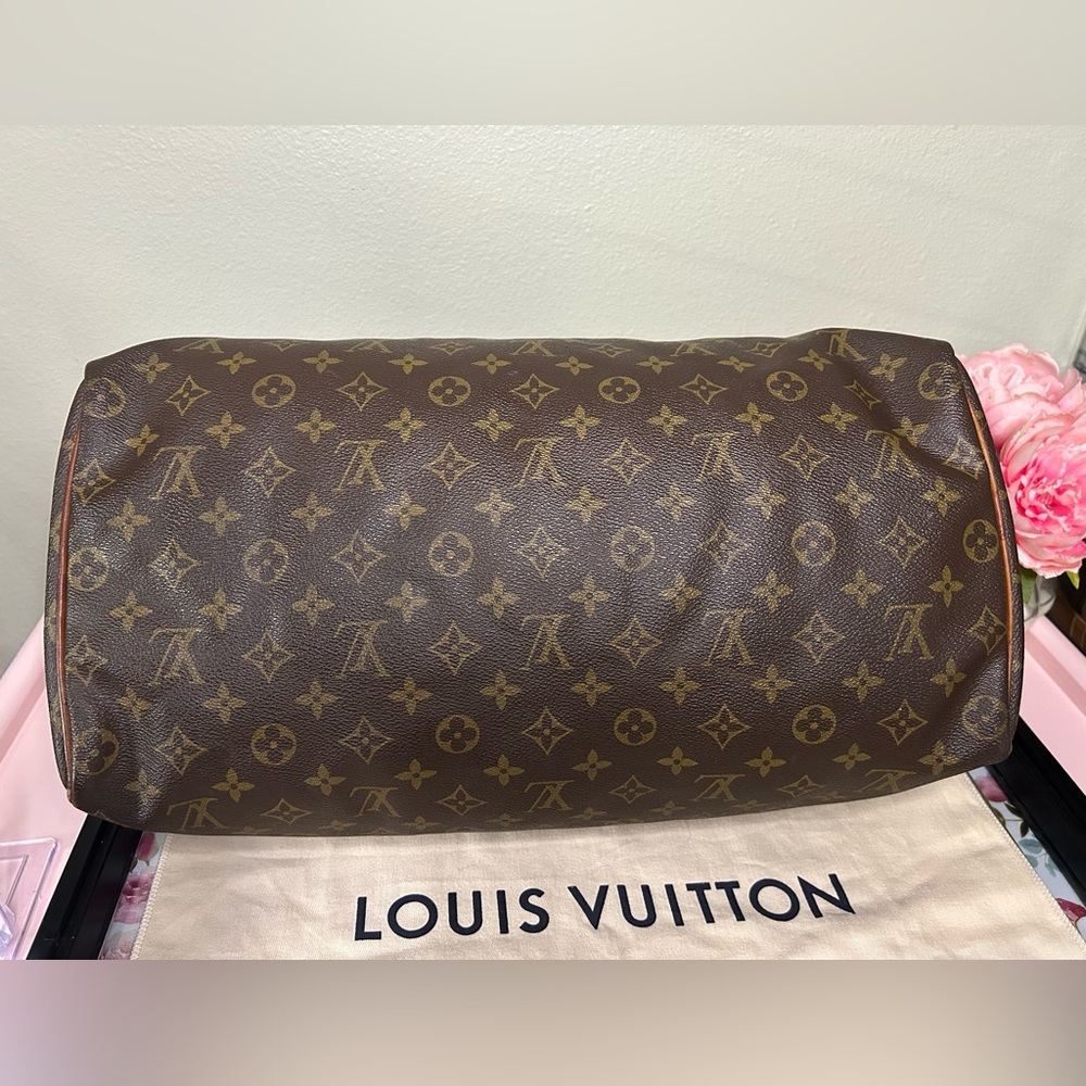Authentic Louis Vuitton Speed 40 Monogram- Don’t Miss Out. - Picture 2 of 11